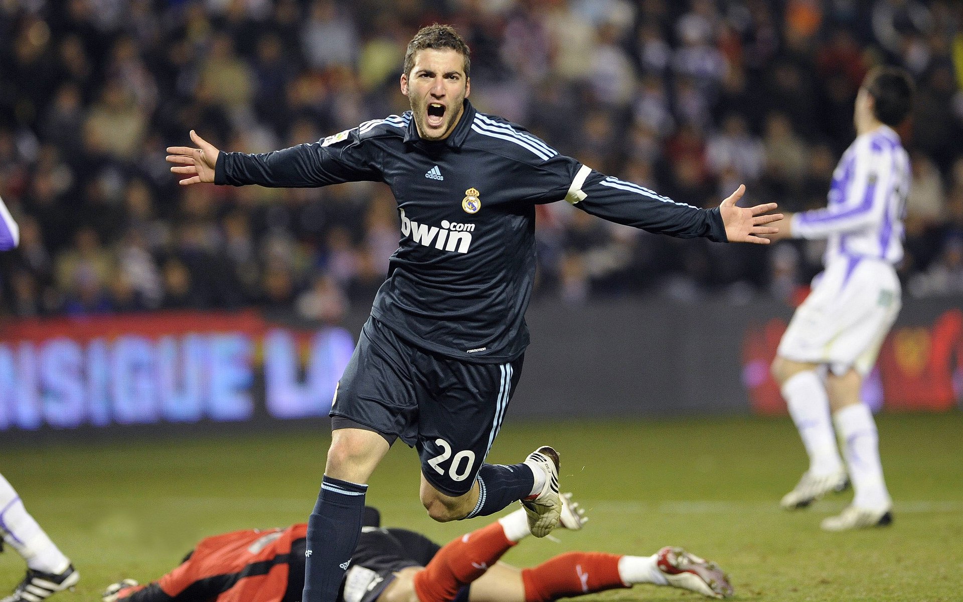 开云体育在线登入-东契奇关键时刻锁定胜局，29+11+10带领湖人三连胜，东契奇nba得分容易